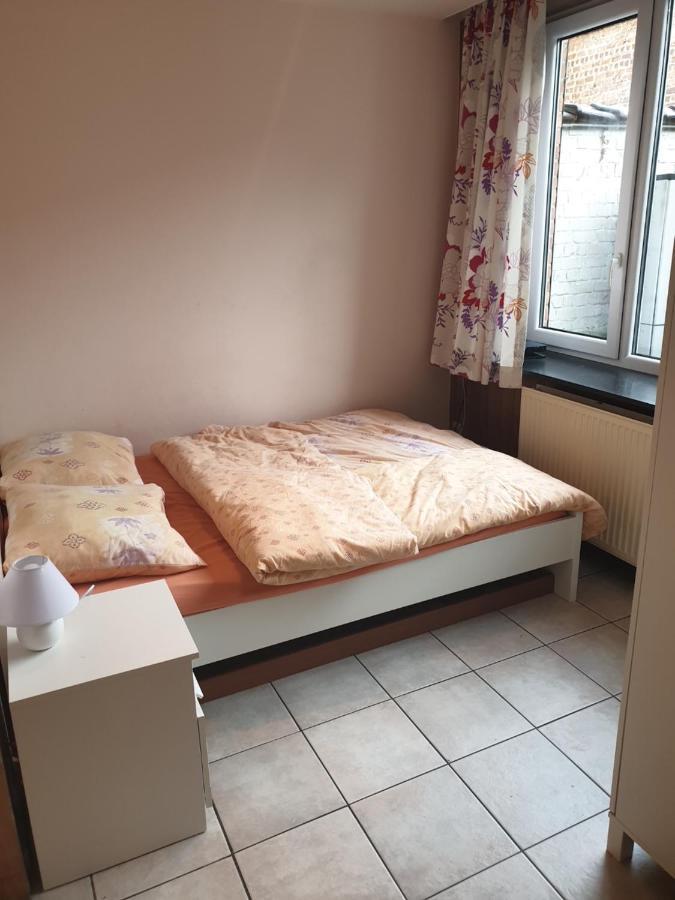 Rez De Chaussee - Erasme Brussel Bagian luar foto