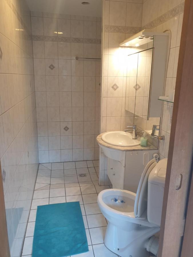 Rez De Chaussee - Erasme Brussel Bagian luar foto